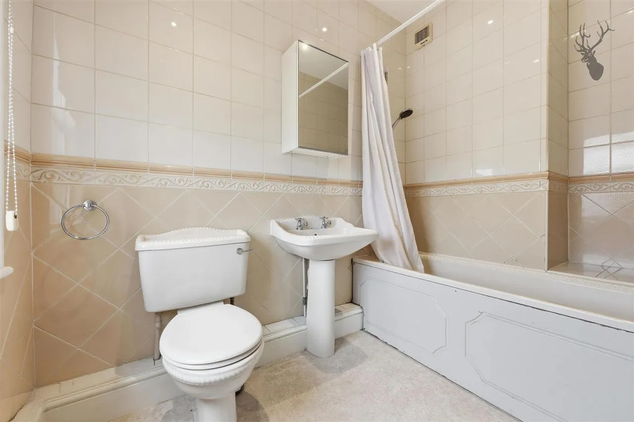 The Ridgeway, London, E4, photo 19