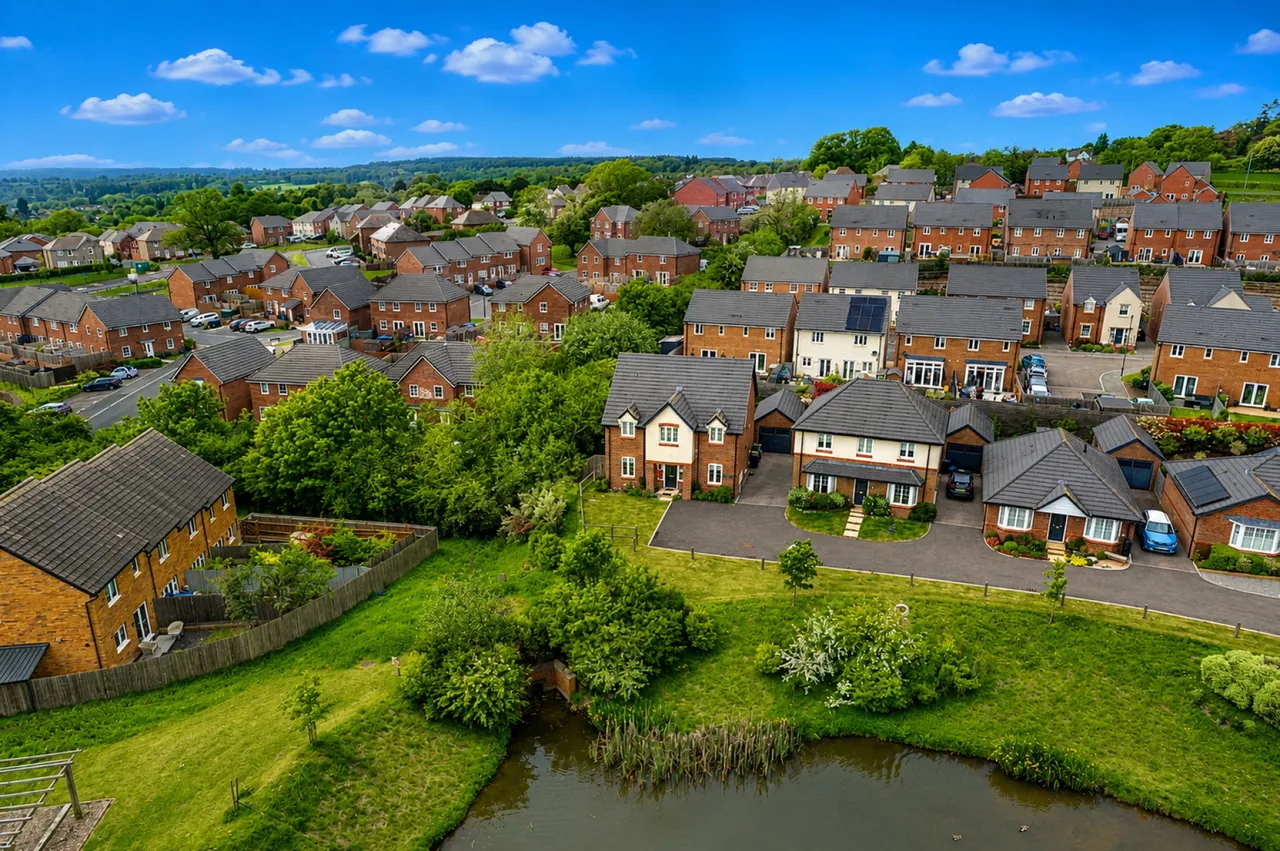 Winter Crescent, Lydney, GL15, photo 25
