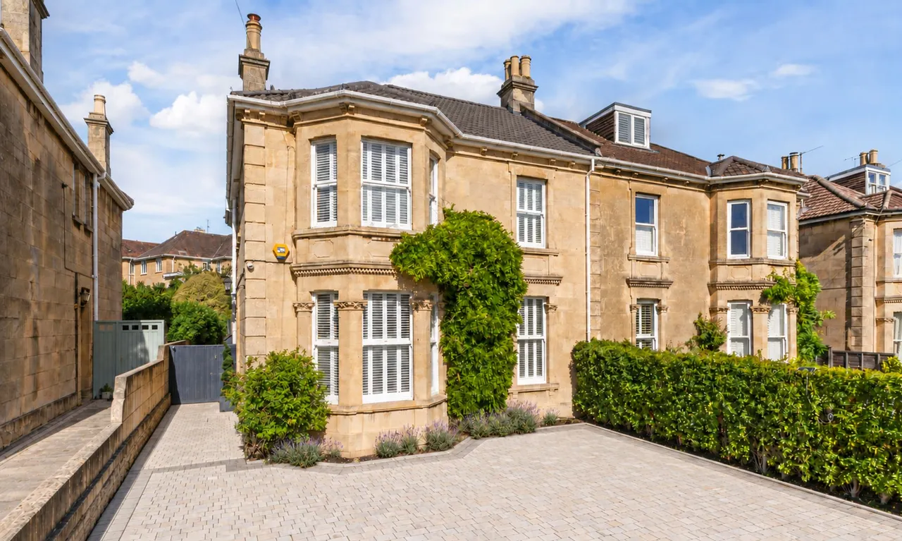6 bed house for sale, Newbridge Hill, Bath, BA1