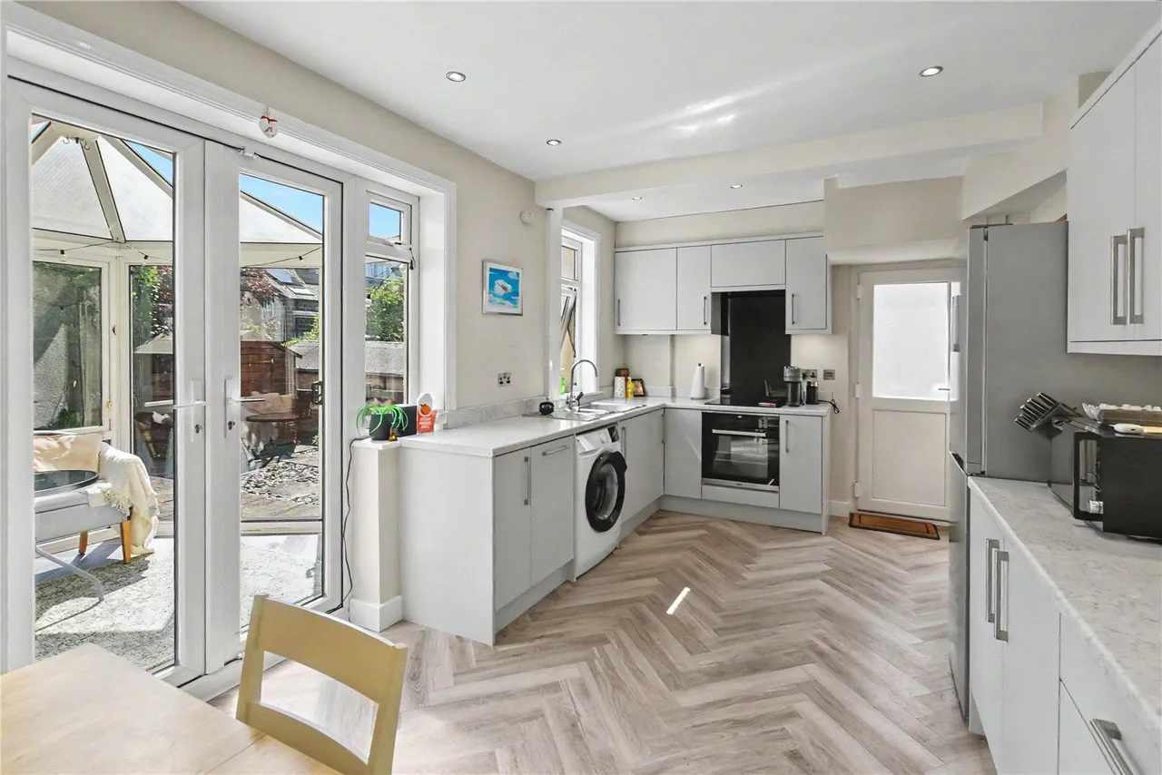 Oxford Avenue, Guiseley, LS20, photo 3