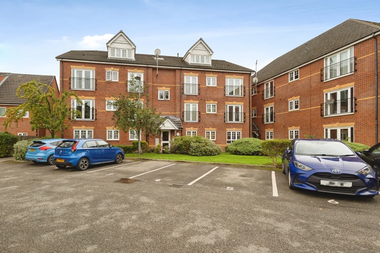 2 bed flat for sale, Chelburn Court, Stockport, SK3