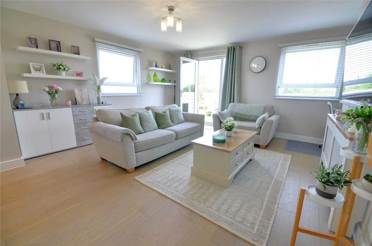 White Lion Close, East Grinstead, RH19, photo 5