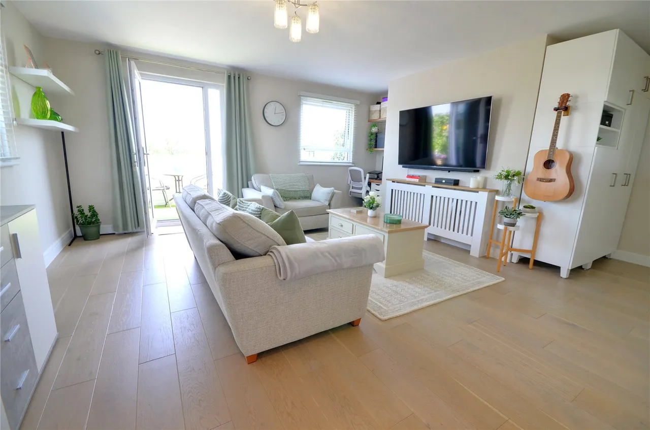 White Lion Close, East Grinstead, RH19, photo 12