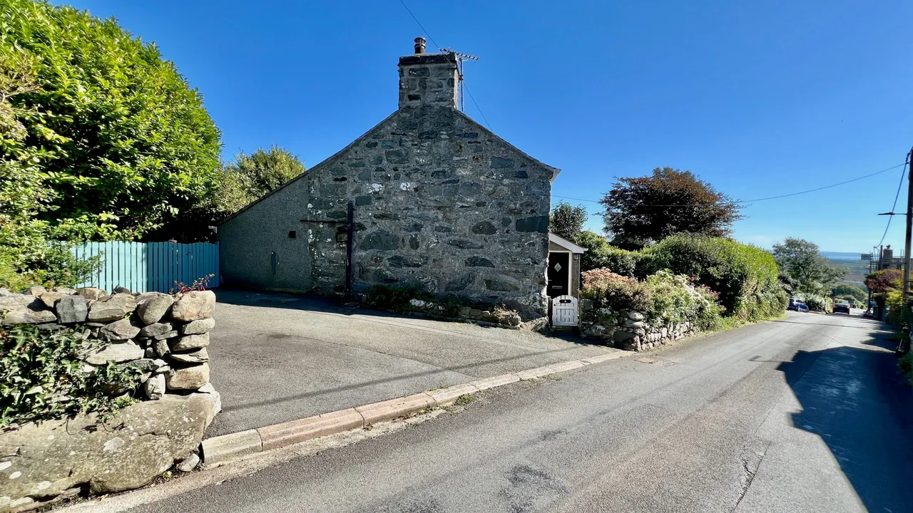 Tyn Y Buarth, Llanfair, LL46, photo 20