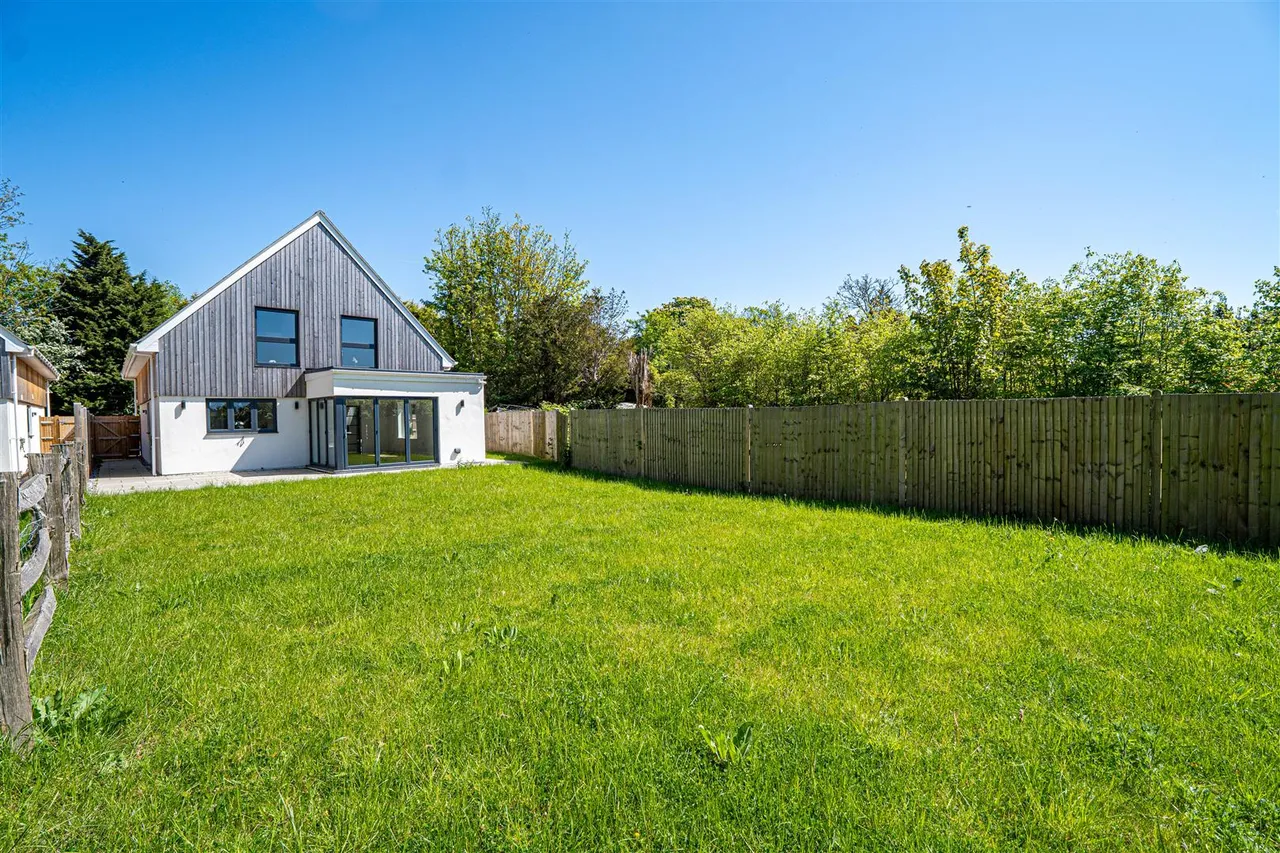 4 bed house for sale, Main Road, Westfield