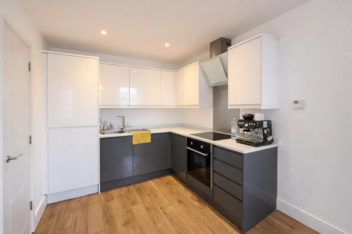 Mercury Gardens, Essex, Romford, RM1 3FB, photo 4