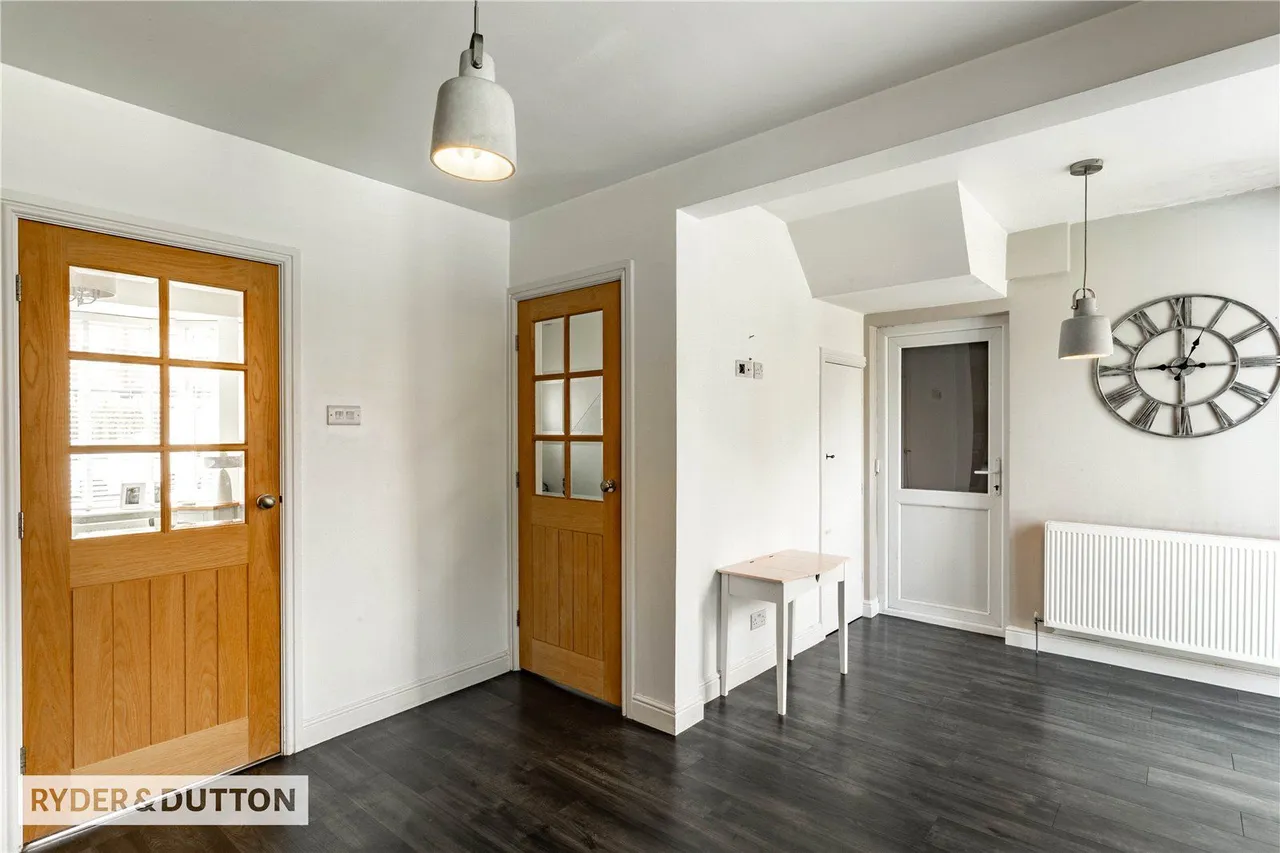 Parkfield Drive, Rhodes, M24, photo 8
