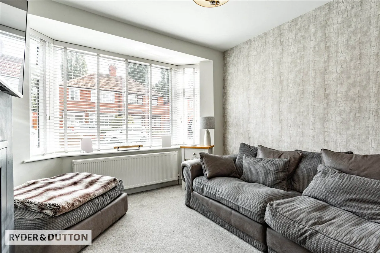 Parkfield Drive, Rhodes, M24, photo 5