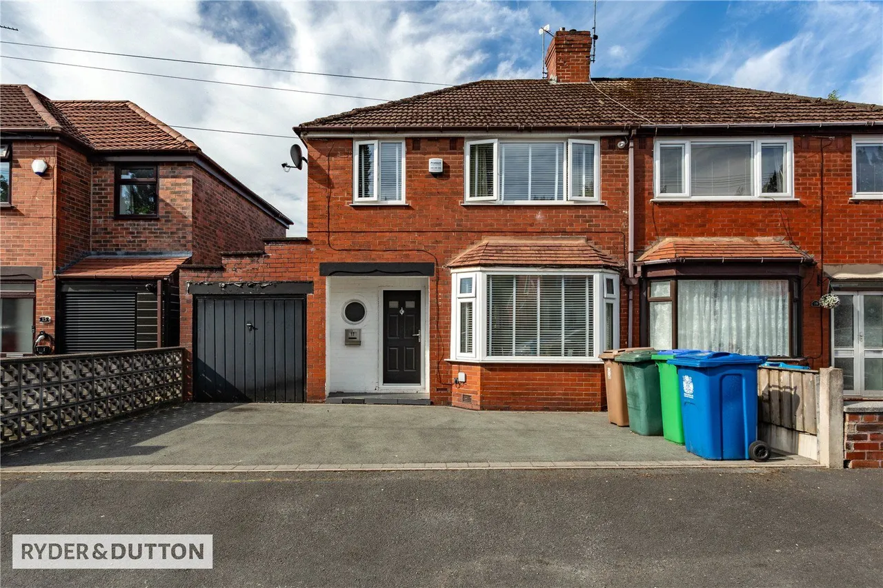 3 bed house for sale, Parkfield Drive, Rhodes, M24