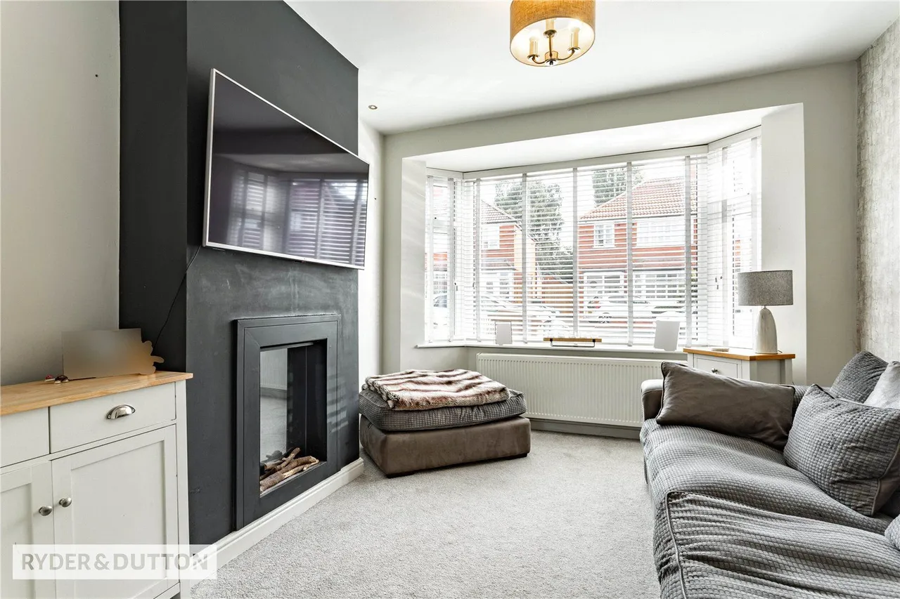 Parkfield Drive, Rhodes, M24, photo 4