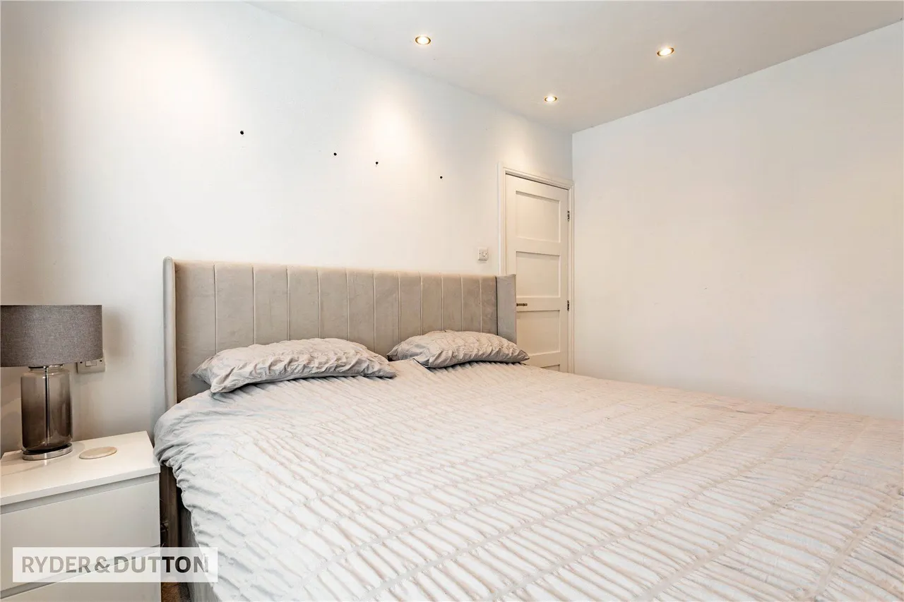 Parkfield Drive, Rhodes, M24, photo 12