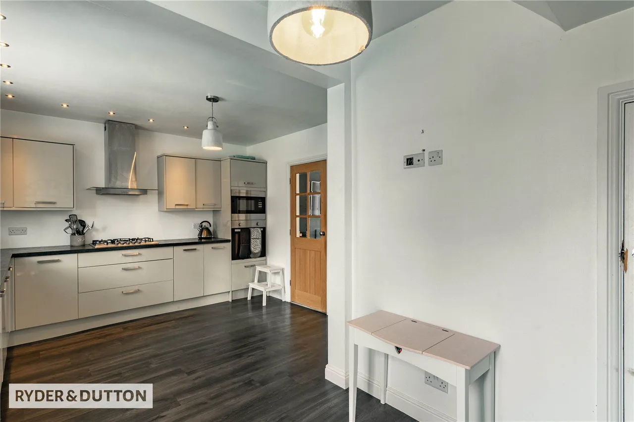 Parkfield Drive, Rhodes, M24, photo 9