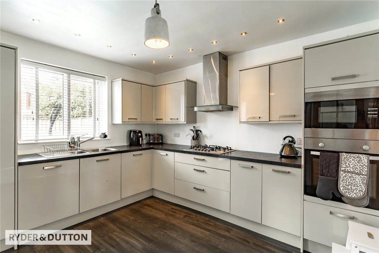 Parkfield Drive, Rhodes, M24, photo 6