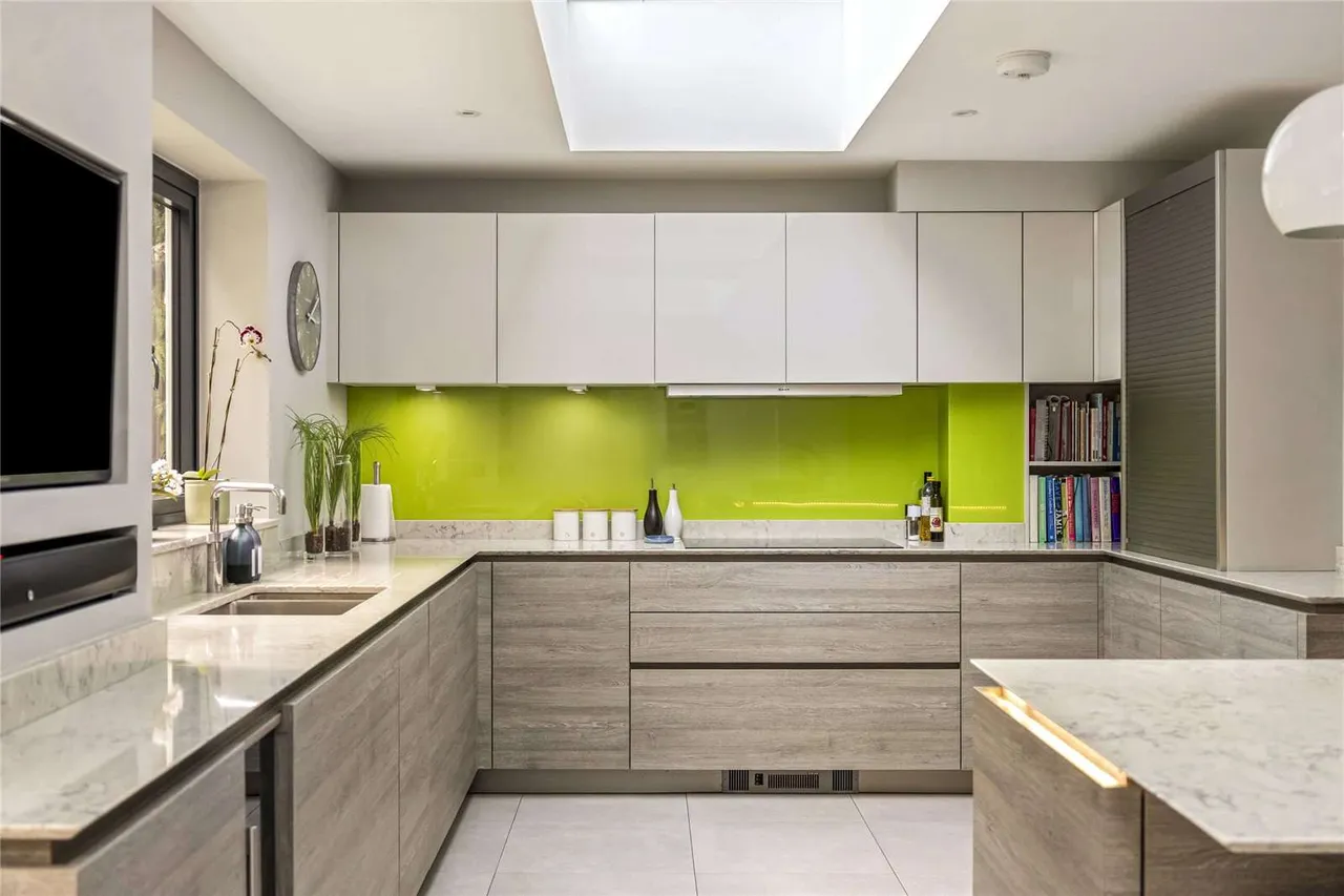 Cobbetts Hill, Weybridge, Surrey, KT13 0UA, photo 11