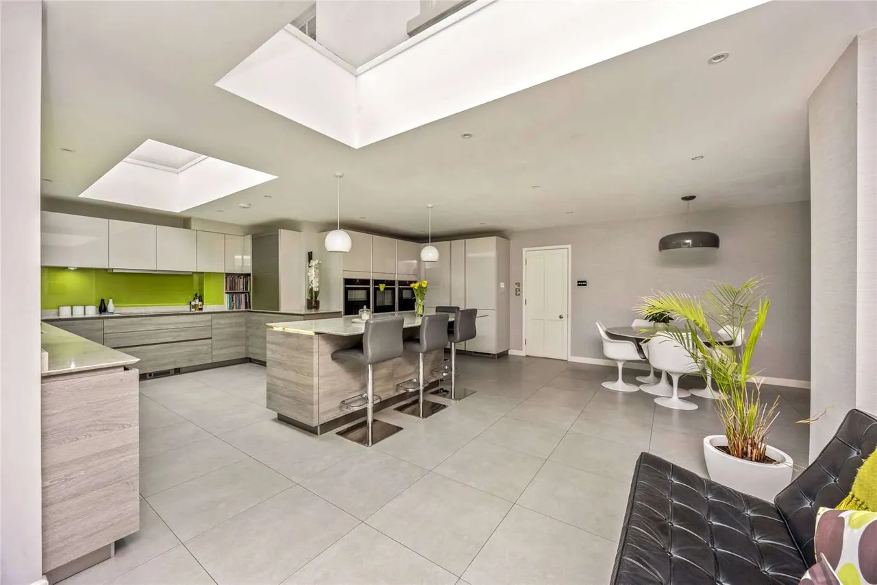 Cobbetts Hill, Weybridge, Surrey, KT13 0UA, photo 10