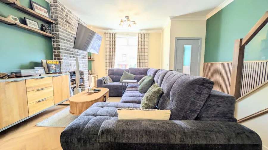 Hawarden Place, Troedyrhiw, photo 8