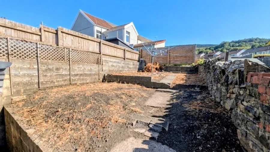 Hawarden Place, Troedyrhiw, photo 23