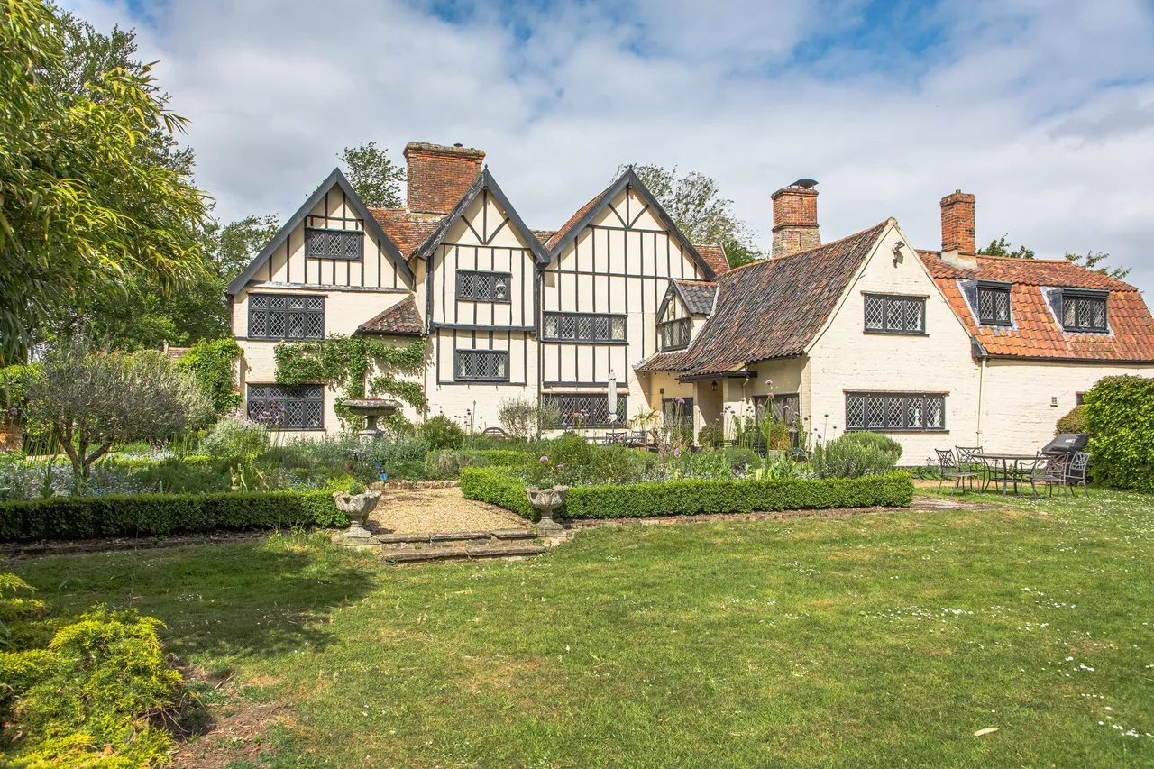Grade II Listed Manor House in Hempna, photo 5