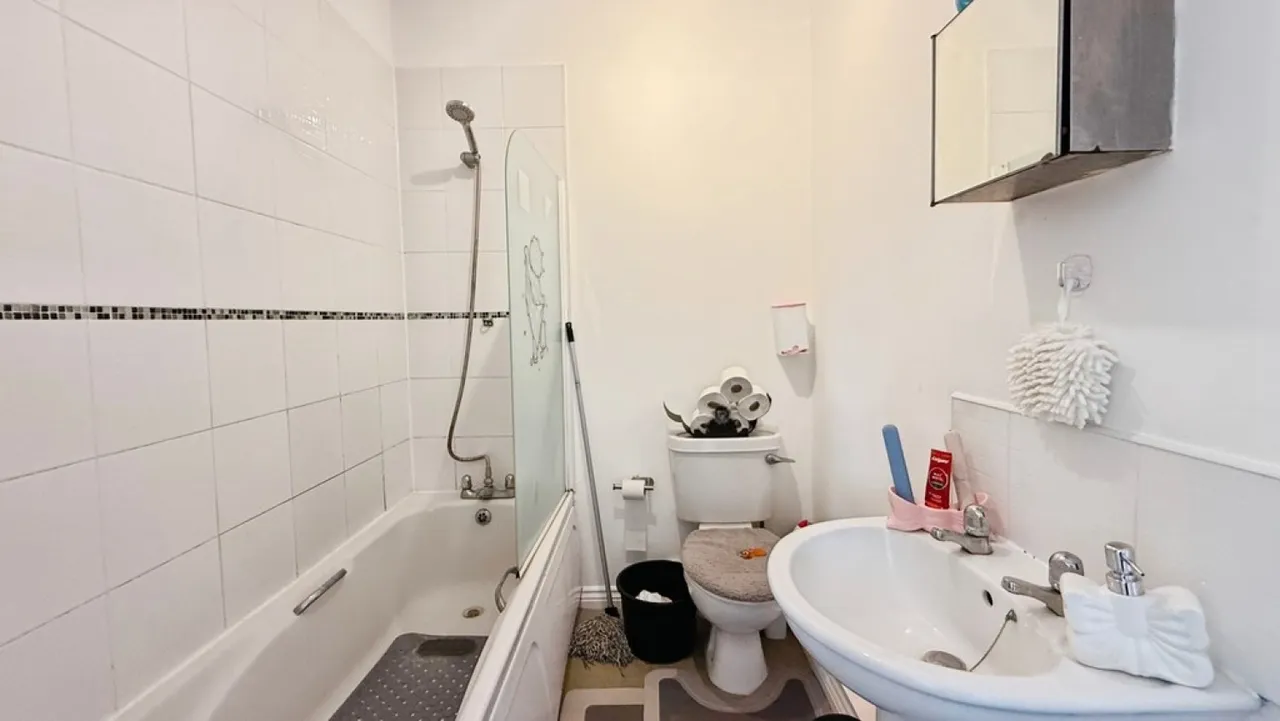 Barclay Court, Warminster, photo 7
