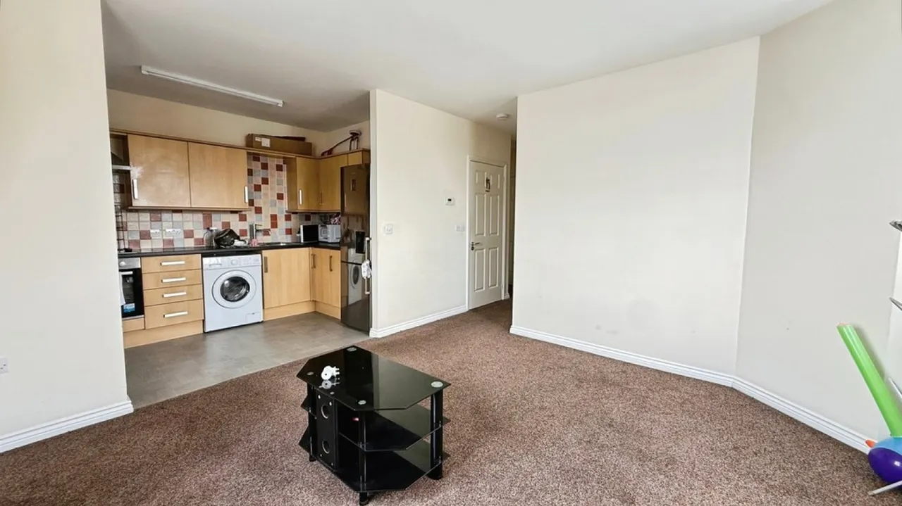 Barclay Court, Warminster, photo 3