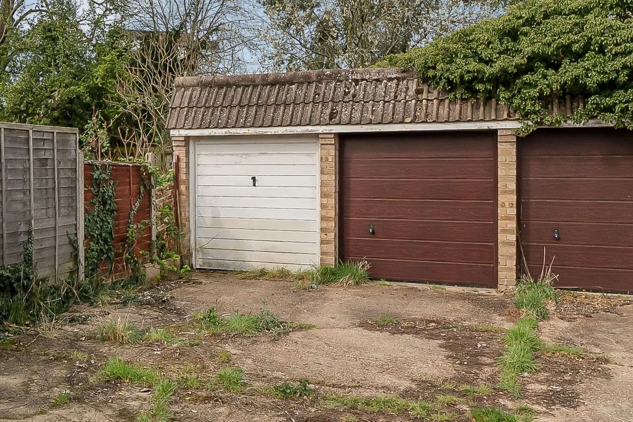 Gordon Road, Ashford, TW15, photo 17