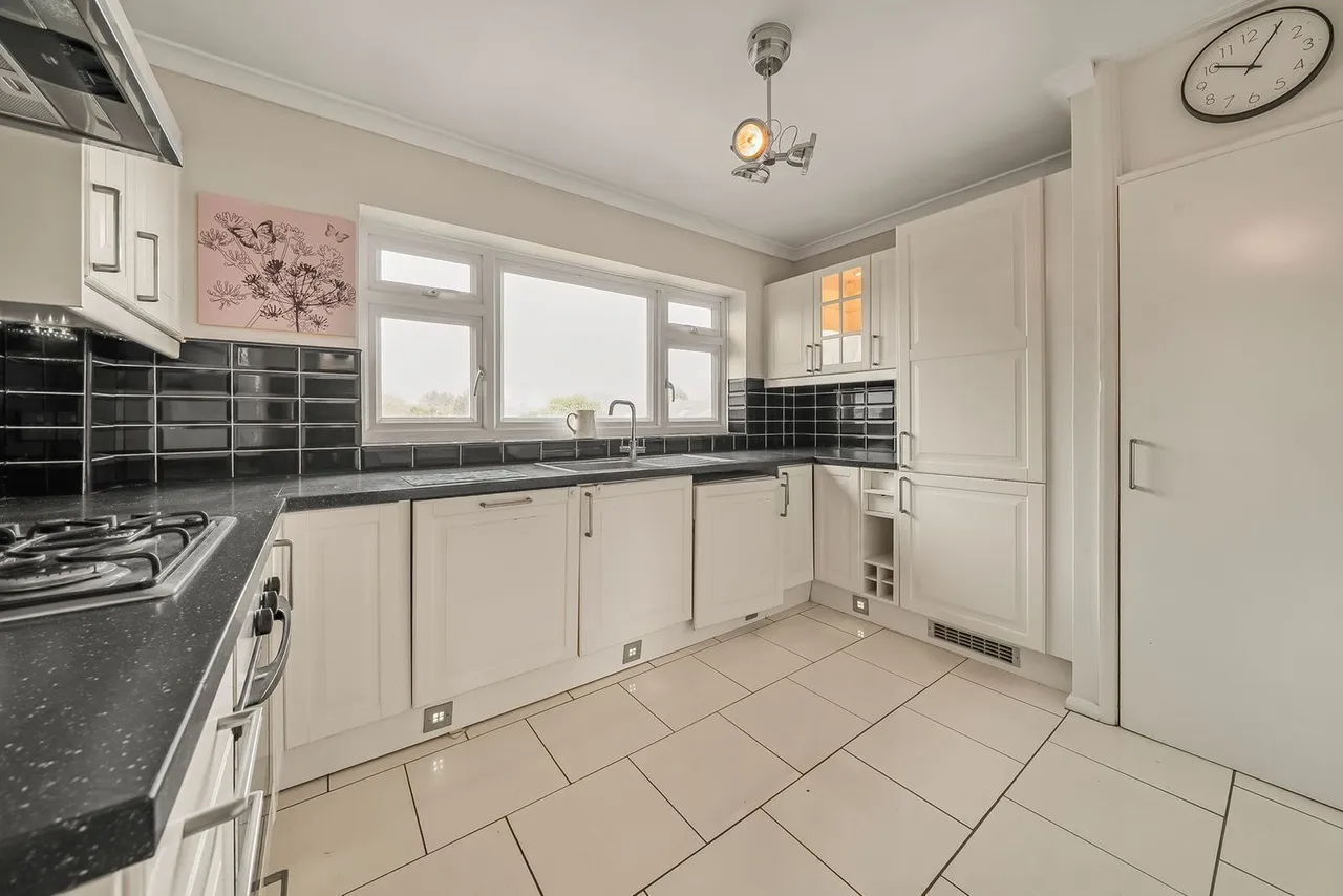 Gordon Road, Ashford, TW15, photo 3