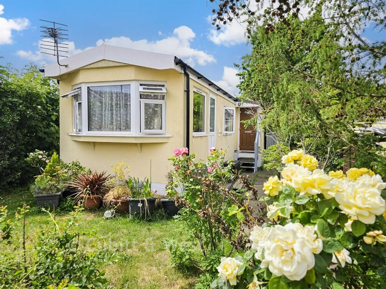 2 bed park home for sale, Boxhill Road, Tadworth, KT20