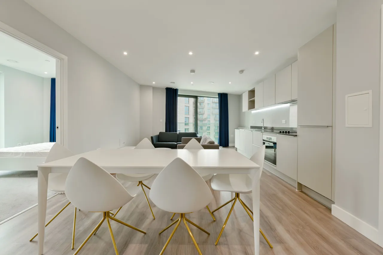 Brentford, TW8, photo 6