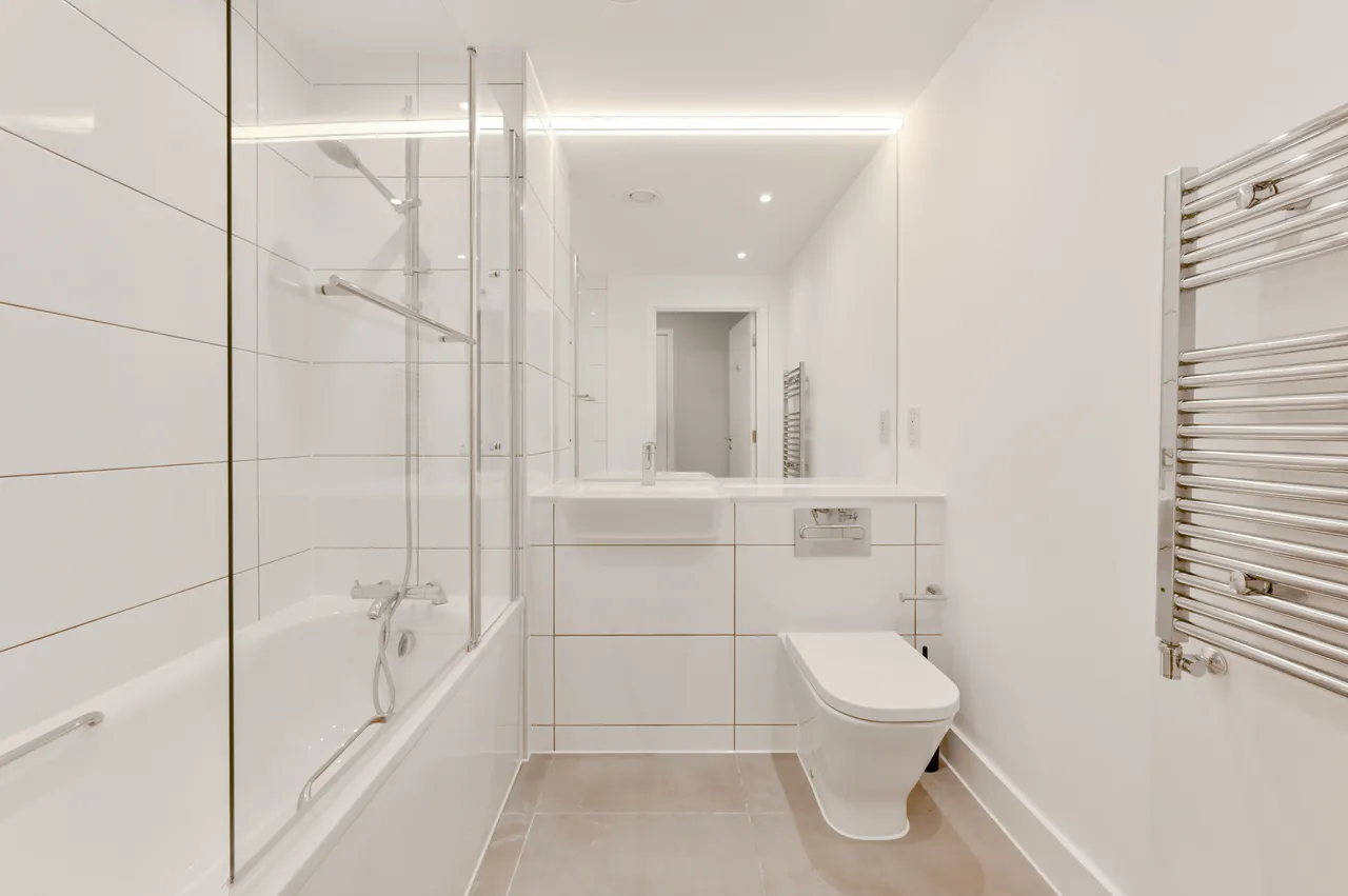 Brentford, TW8, photo 4