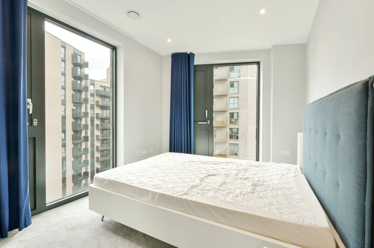Brentford, TW8, photo 3