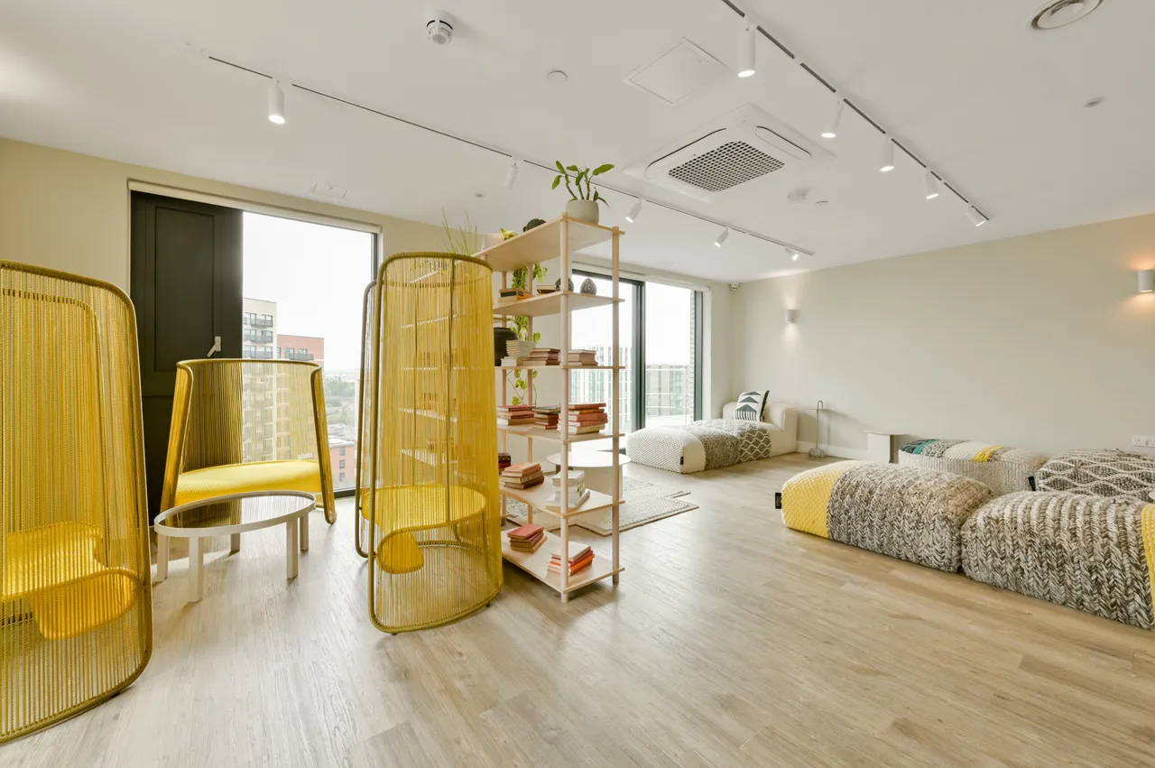 Brentford, TW8, photo 21