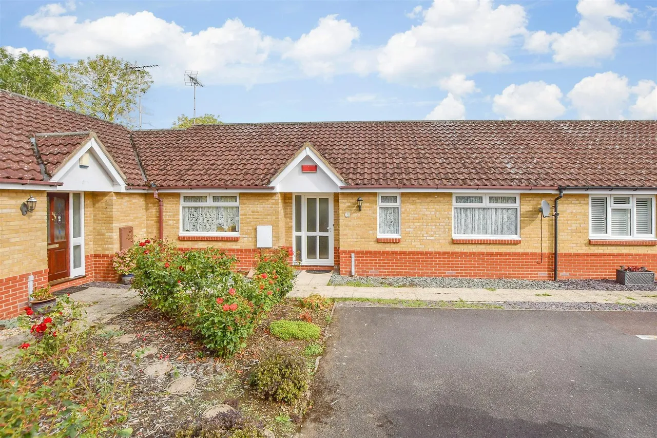 2 bed house for sale, Merchant Place, Marden, TN12