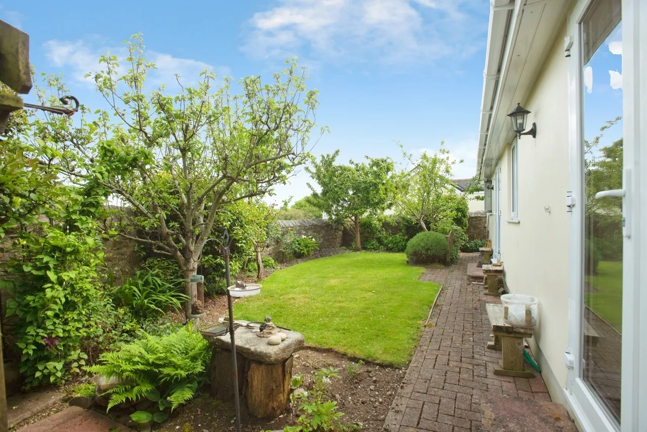 Higher East Street, St. Columb, TR9, photo 14