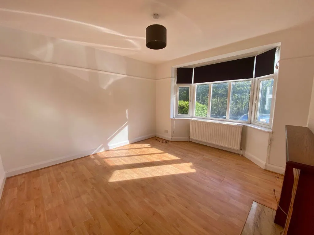 Buckhurst Way, Buckhurst Hill, IG9, photo 4