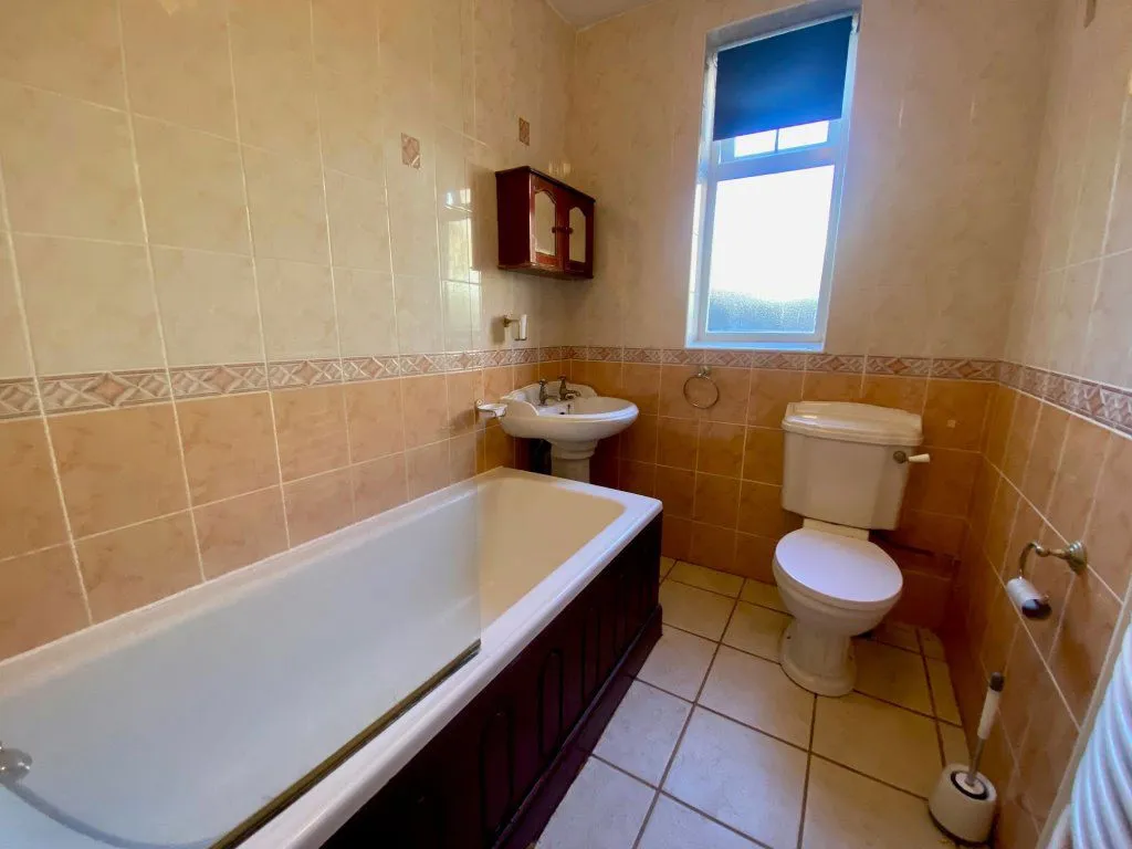 Buckhurst Way, Buckhurst Hill, IG9, photo 9
