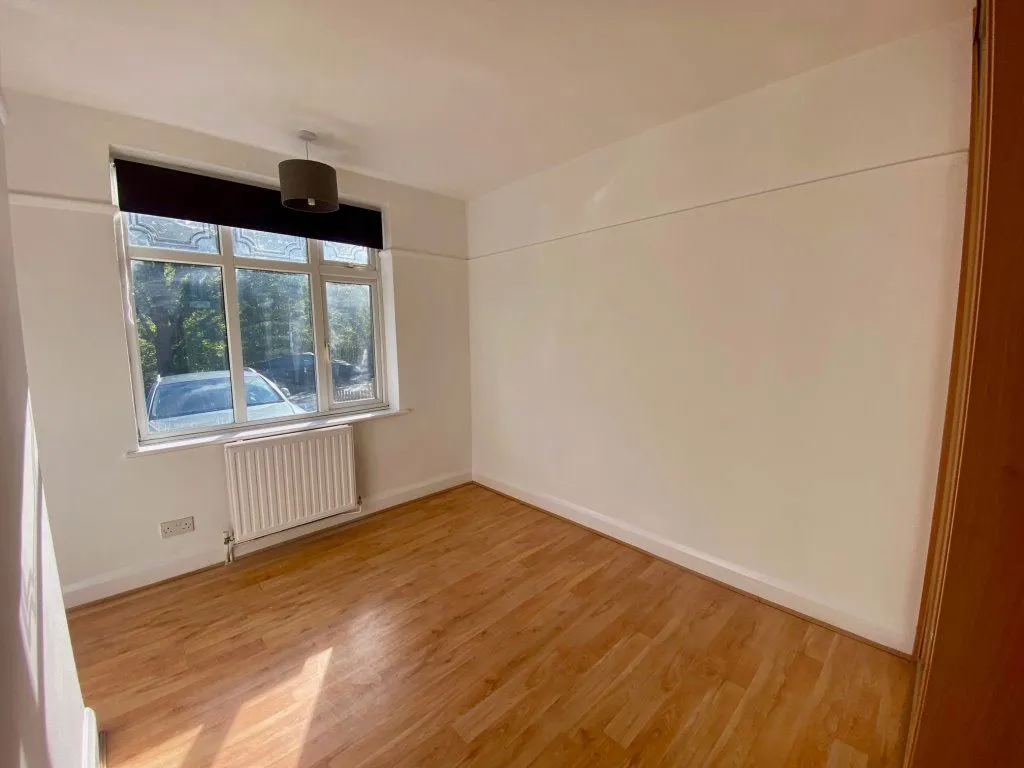 Buckhurst Way, Buckhurst Hill, IG9, photo 5