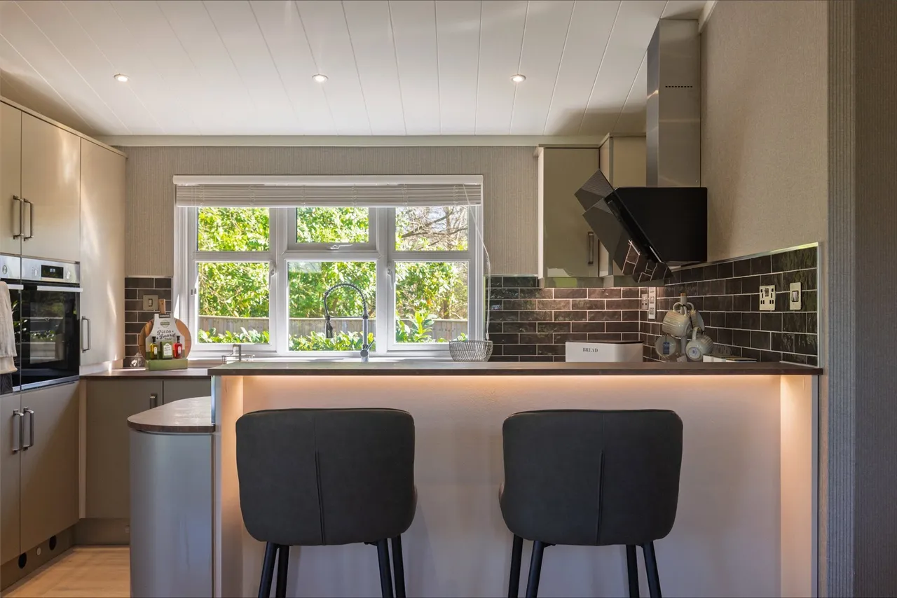 Portsmouth Road, Thursley, Godalming, GU8, photo 8