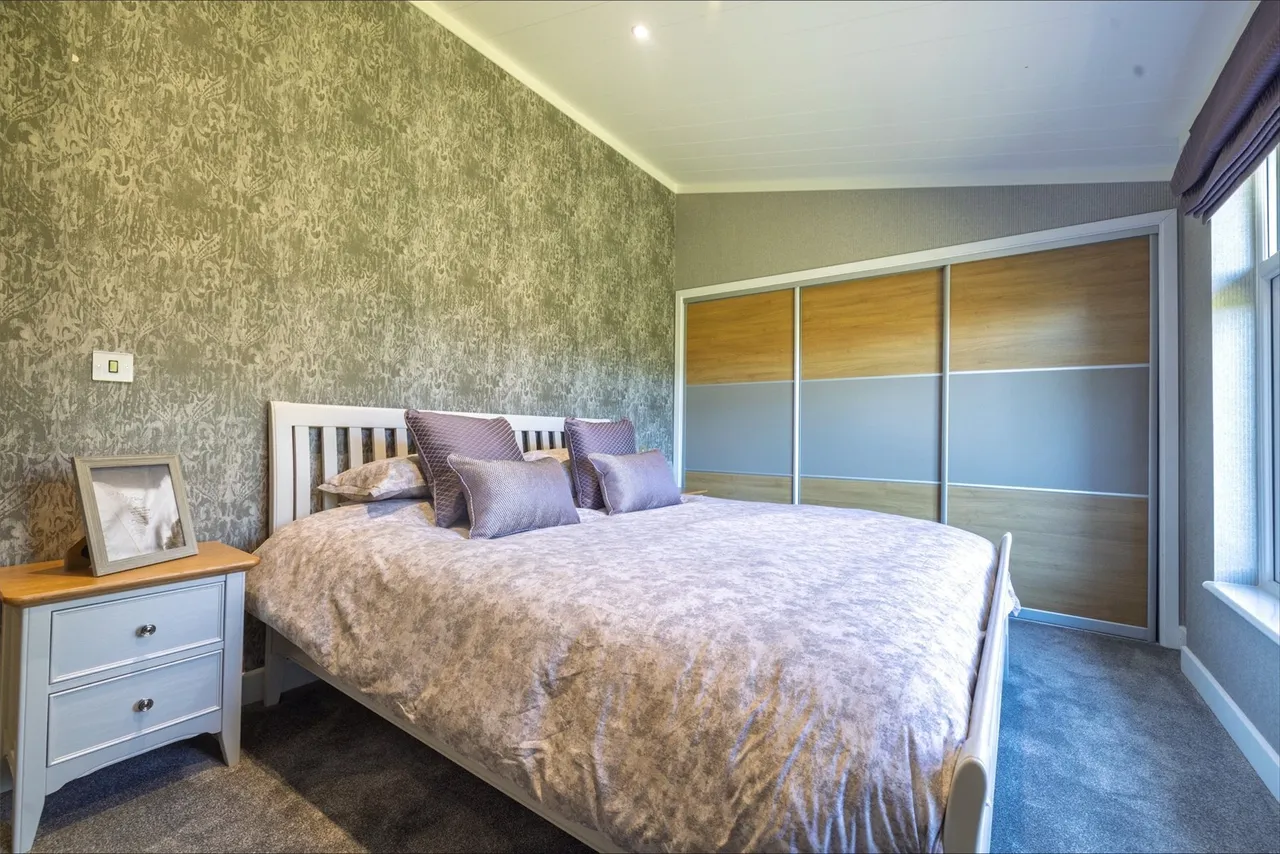 Portsmouth Road, Thursley, Godalming, GU8, photo 6