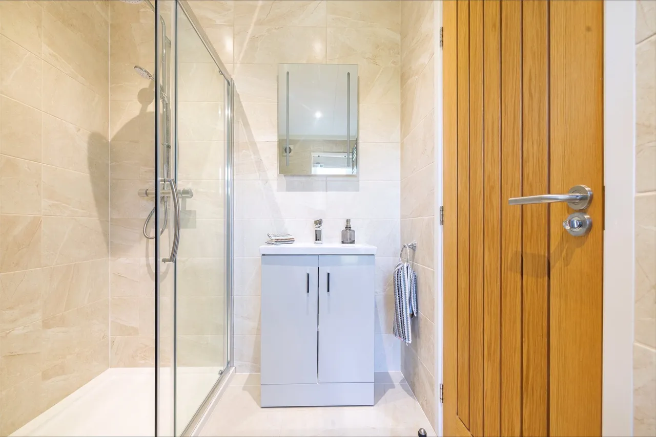 Portsmouth Road, Thursley, Godalming, GU8, photo 7