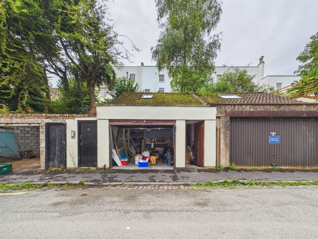 Garage/Workshop rear of 19, Fremantle Square, Cotham, Bristol, BS6 5TN, photo 3