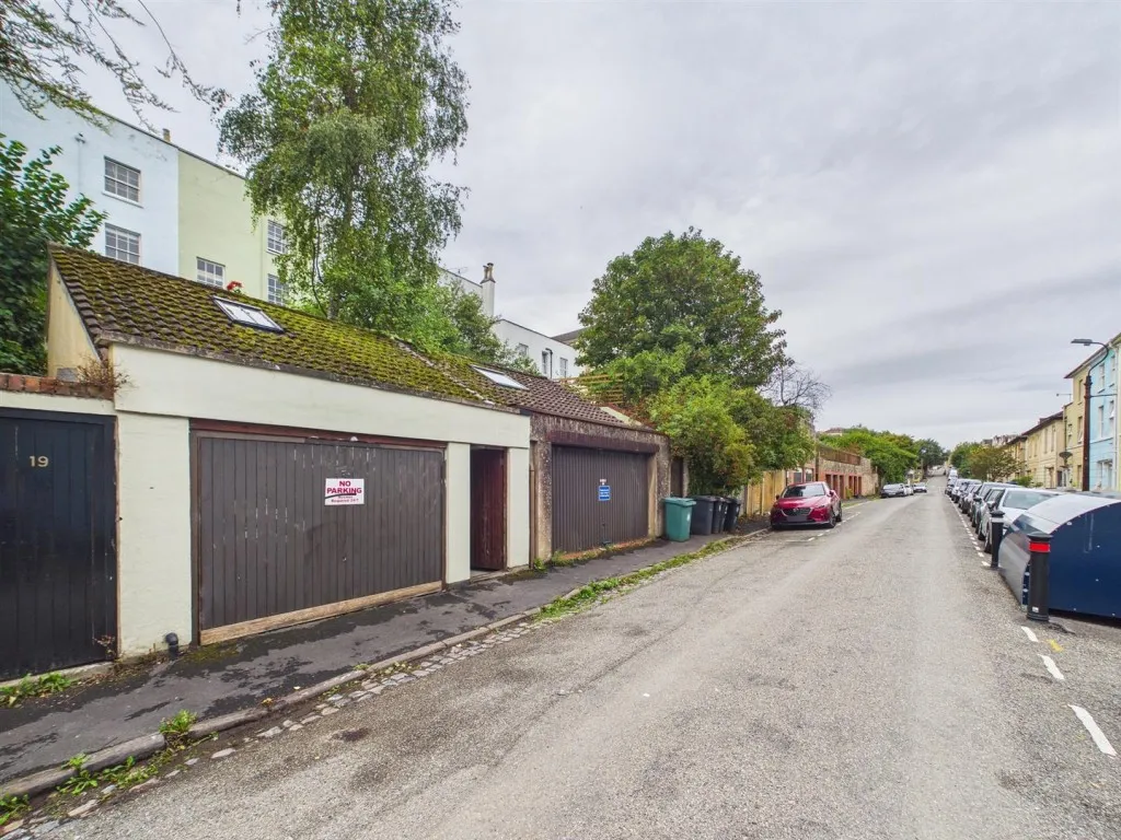 Garage/Workshop rear of 19, Fremantle Square, Cotham, Bristol, BS6 5TN, photo 8