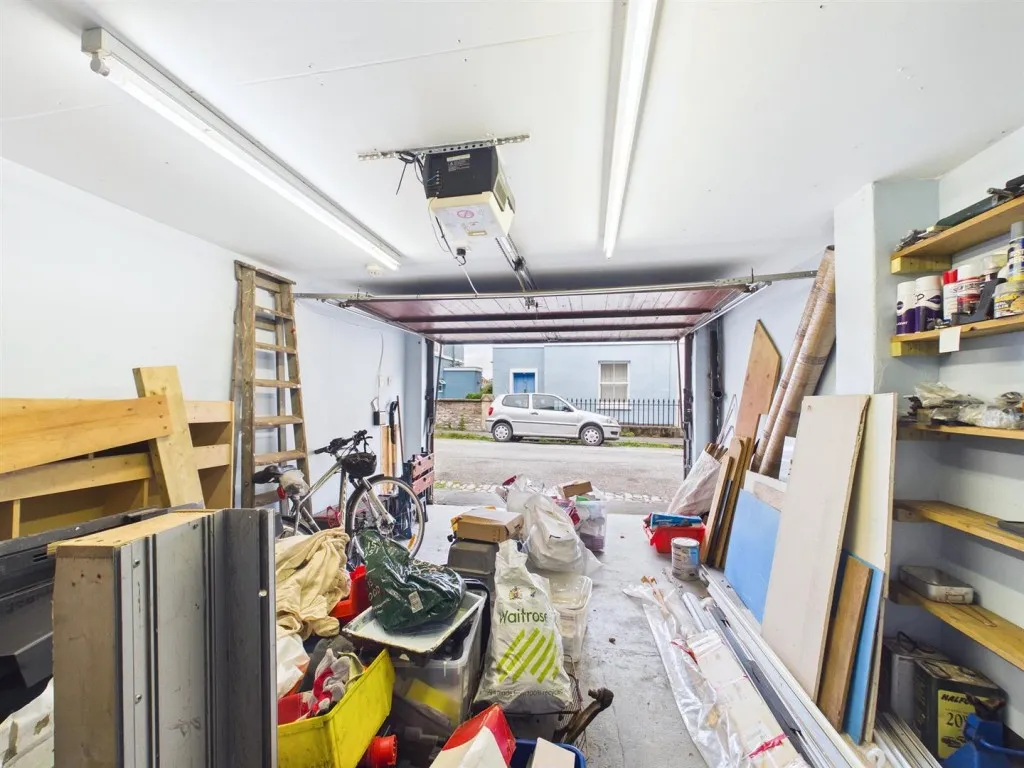 Garage/Workshop rear of 19, Fremantle Square, Cotham, Bristol, BS6 5TN, photo 7