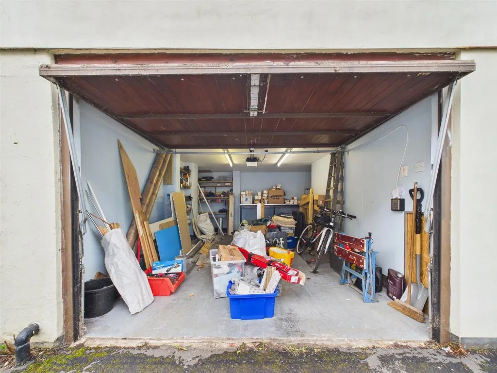 Garage/Workshop rear of 19, Fremantle Square, Cotham, Bristol, BS6 5TN, photo 6