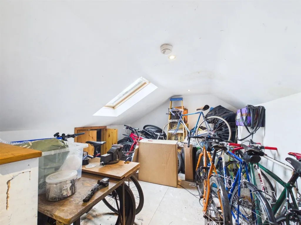 Garage/Workshop rear of 19, Fremantle Square, Cotham, Bristol, BS6 5TN, photo 4