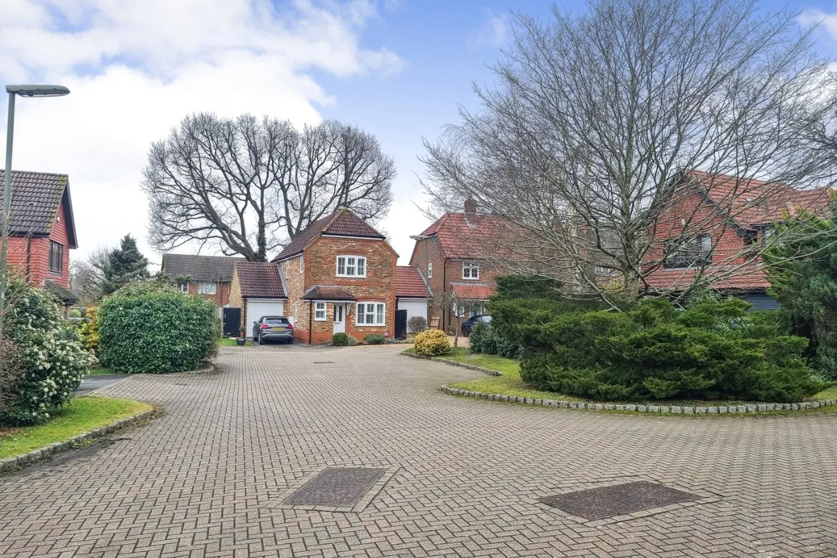 Brambles Close, Ash, Guildford, Surrey, GU12 6NY, photo 11