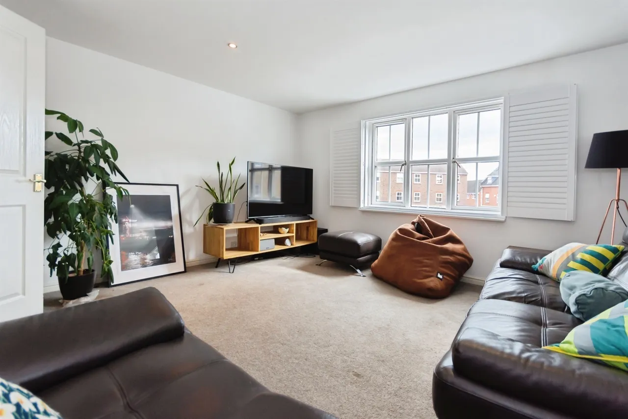 Dickens Heath Road, Shirley, Solihull, photo 4