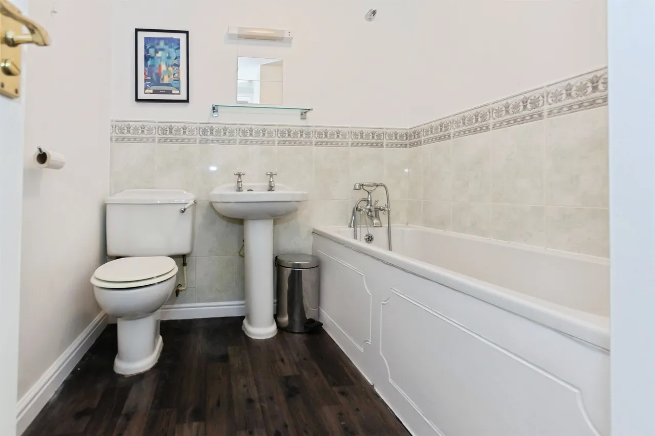 Dickens Heath Road, Shirley, Solihull, photo 12
