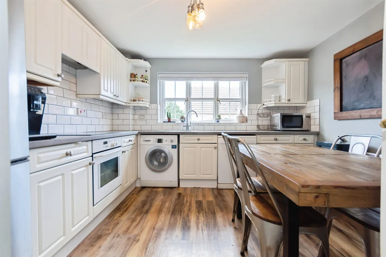 Dickens Heath Road, Shirley, Solihull, photo 3