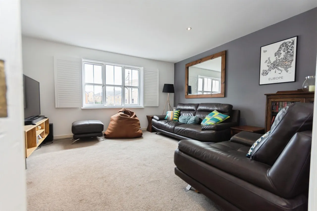 Dickens Heath Road, Shirley, Solihull, photo 5