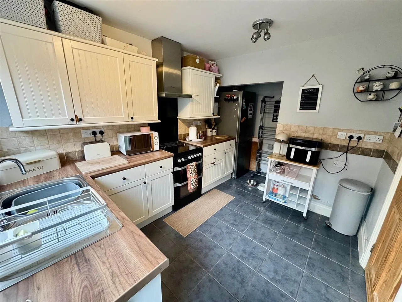 Commercial Street, Scarborough, YO12, photo 4
